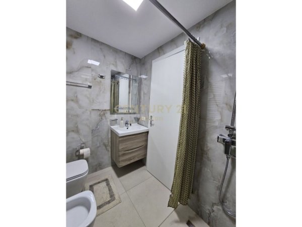 Tirane, jap me qera apartament 2+1+2 , 104 m² 1.200 € (Rruga e Kosovarëve)