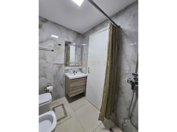 Tirane, jap me qera apartament 2+1+2 , 104 m² 1.200 € (Rruga e Kosovarëve)