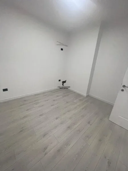 Tirane, jepet me qera zyre Kati 1, 105 m² 1.000 € (MYSLYM SHYRI)