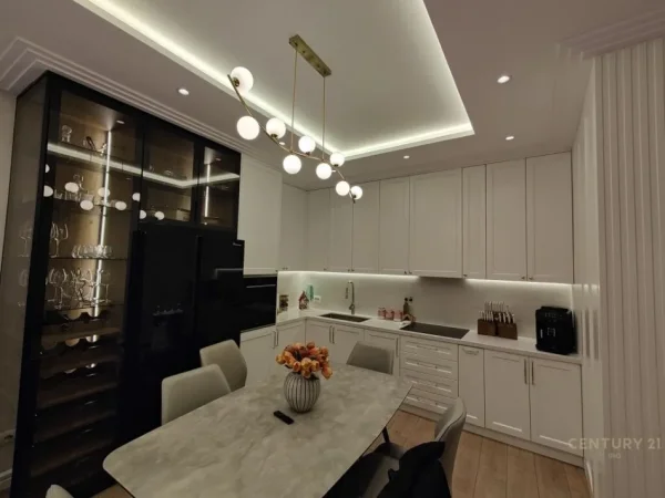 Tirane, shes apartament 2+1+2+ 2 Poste Parkimi , 98 m² 330.000 € (Qendra Tregtare TEG)