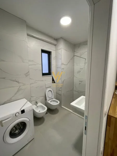 Tirane, jepet me qera apartament 2+1+Ballkon Kati 7, 94 m² 900 € (PORCELAN)