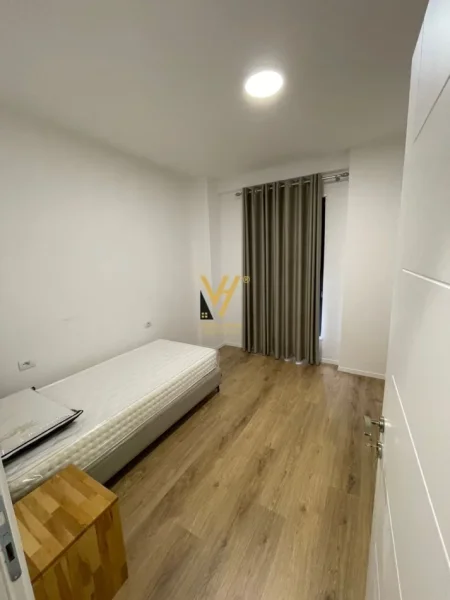 Tirane, jepet me qera apartament 2+1+Ballkon Kati 7, 94 m² 900 € (PORCELAN)
