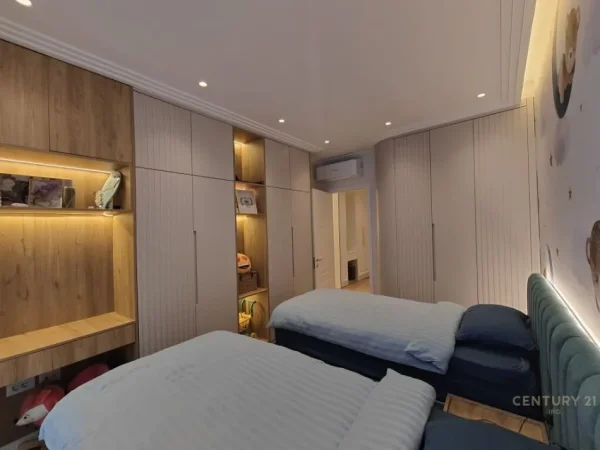 Tirane, shes apartament 2+1+2+ 2 Poste Parkimi , 98 m² 330.000 € (Qendra Tregtare TEG)