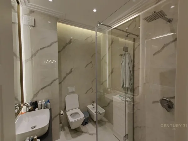 Tirane, shes apartament 2+1+2+ 2 Poste Parkimi , 98 m² 330.000 € (Qendra Tregtare TEG)