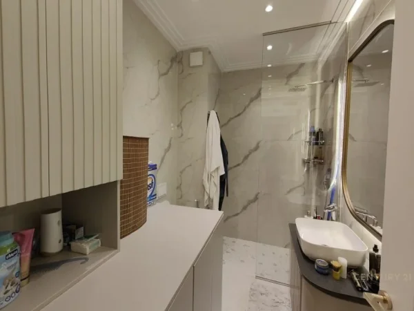 Tirane, shes apartament 2+1+2+ 2 Poste Parkimi , 98 m² 330.000 € (Qendra Tregtare TEG)