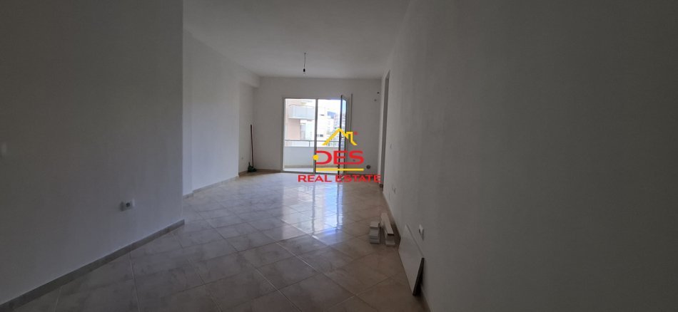 Vlore, shitet apartament 2+1+Ballkon Kati 2, 100 m² 220.000 € (Rruga Çamëria)