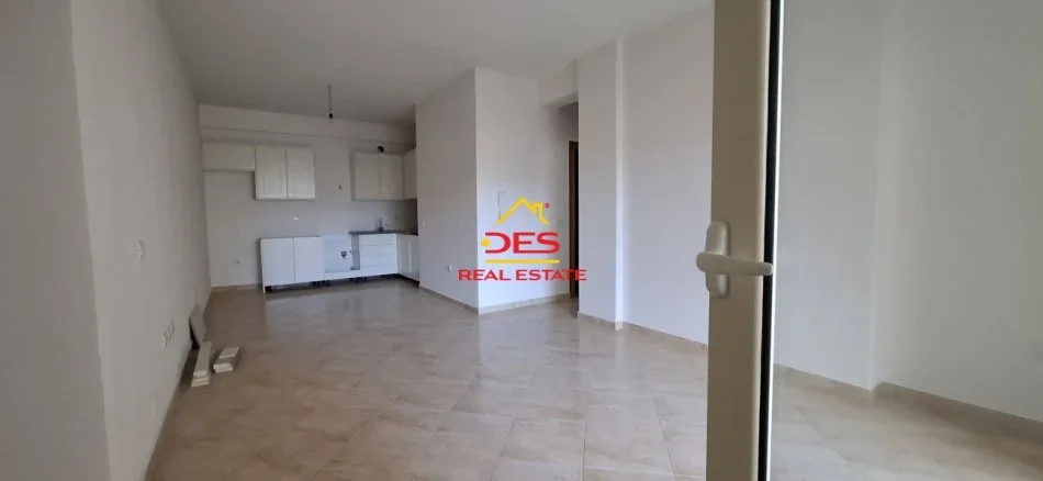 Vlore, shitet apartament 2+1+Ballkon Kati 2, 100 m² 220.000 € (Rruga Çamëria)