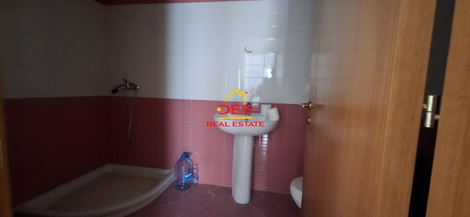 Vlore, shitet apartament 2+1+Ballkon Kati 2, 100 m² 220.000 € (Rruga Çamëria)