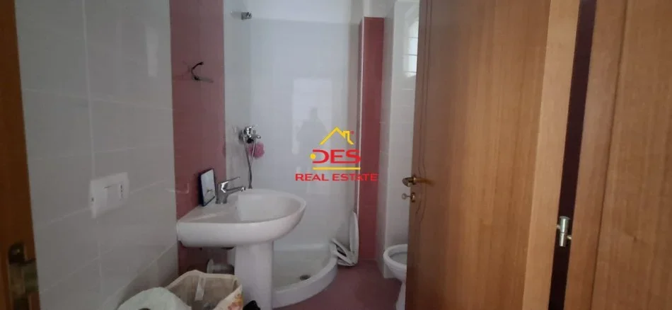 Vlore, shitet apartament 2+1+Ballkon Kati 2, 100 m² 220.000 € (Rruga Çamëria)