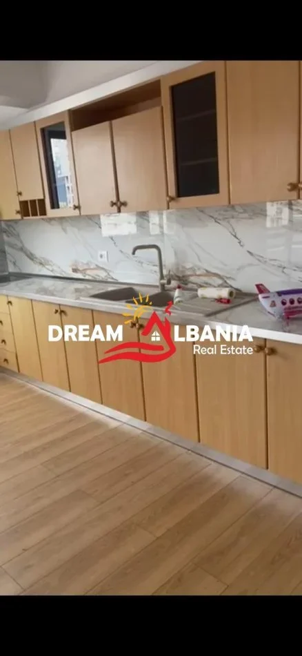 Tirane, jepet me qera apartament 2+1 Kati 6, 118 m² 800 € (bllok)