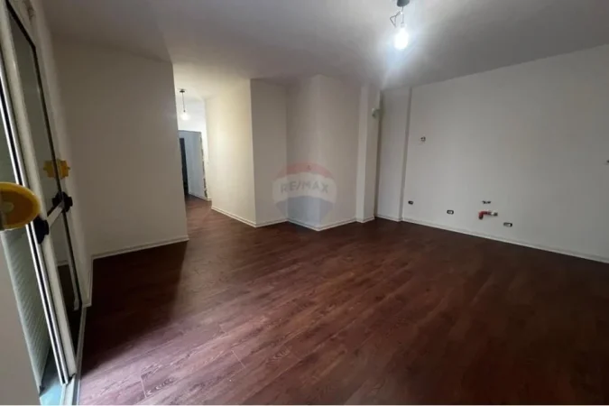 Tirane, shitet apartament 1+1+Ballkon Kati 2, 77 m² 140.000 € 
