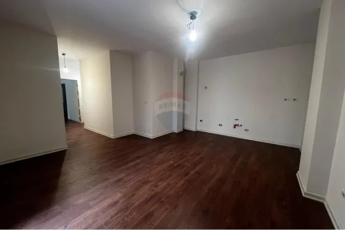 Tirane, shitet apartament 1+1+Ballkon Kati 2, 77 m² 140.000 € 