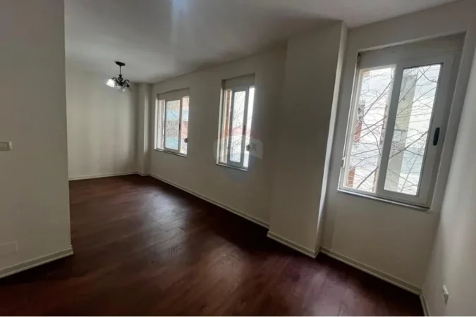 Tirane, shitet apartament 1+1+Ballkon Kati 2, 77 m² 140.000 € 