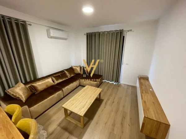Tirane, jepet me qera apartament 3+1+Ballkon Kati 7, 135 m² 1.100 € (PORCELAN)