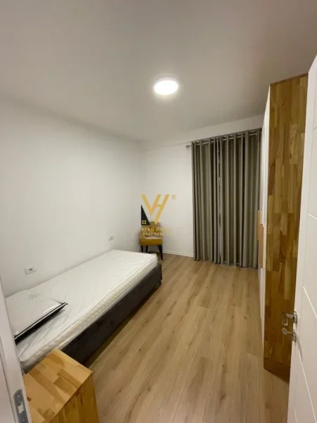 Tirane, jepet me qera apartament 3+1+Ballkon Kati 7, 135 m² 1.100 € (PORCELAN)