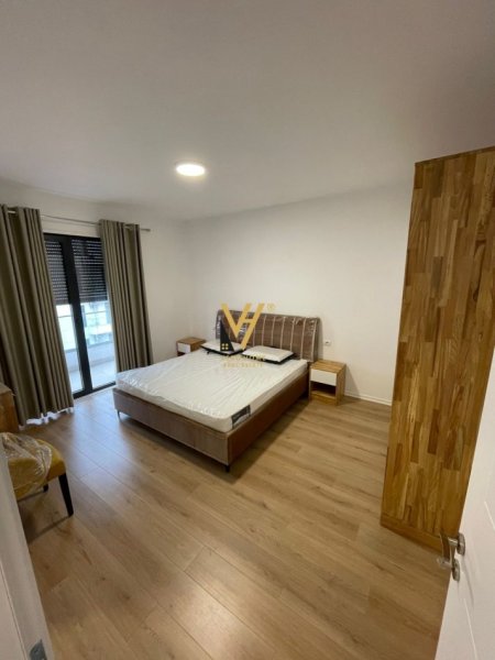 Tirane, jepet me qera apartament 3+1+Ballkon Kati 7, 135 m² 1.100 € (PORCELAN)