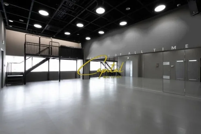 Tirane, jepet me qera ambjent biznesi Kati 1, 500 m² 5.000 € (XHAMLLIKU)