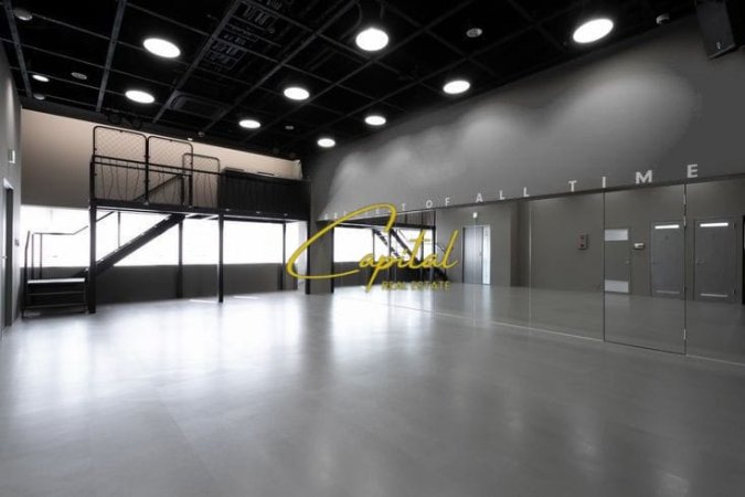 Tirane, jepet me qera ambjent biznesi Kati 1, 500 m² 5.000 € (XHAMLLIKU)