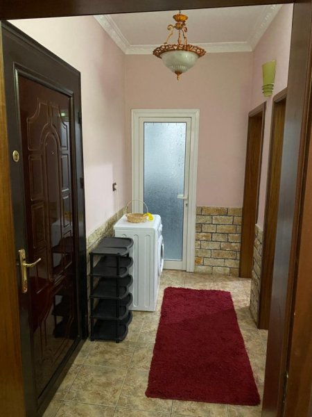 Tirane, jepet me qera apartament 2+1+Aneks+Ballkon Kati 5, 80 m² 650 € (rruga e kavajes , 21 dhjetori)