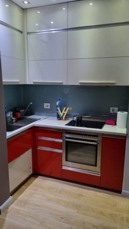 Tirane, jepet me qera apartament 2+1+Ballkon Kati 6, 94 m² 500 € (ALI DEMI)