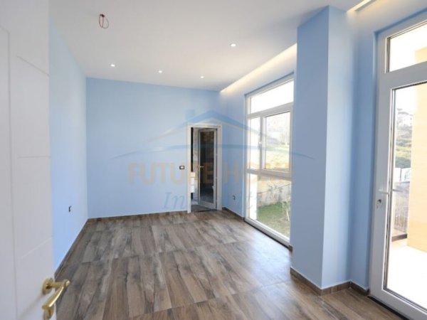 Tirane, jepet me qera ambjent biznesi Kati 2, 800 m² 5.500 € (Sauk)