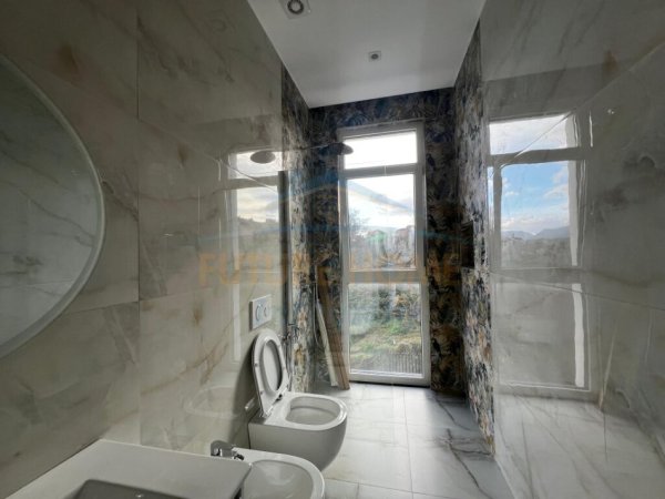 Tirane, jepet me qera ambjent biznesi Kati 2, 800 m² 5.500 € (Sauk)