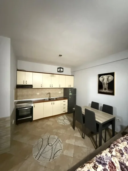 Tirane, jepet me qera apartament 1+1 Kati 4, 65 m² 450 € (Astir)