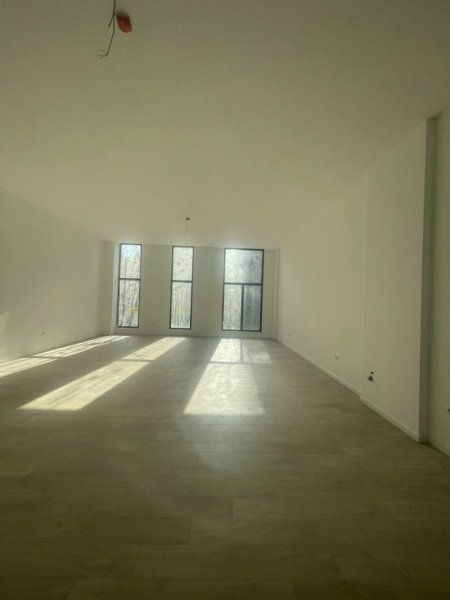 Tirane, jepet me qera zyre Kati 2, 80 m² 2.000 € (Residenca Tirana Garden Building)