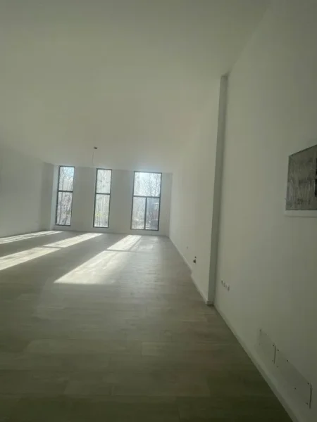 Tirane, jepet me qera zyre Kati 2, 80 m² 2.000 € (Residenca Tirana Garden Building)