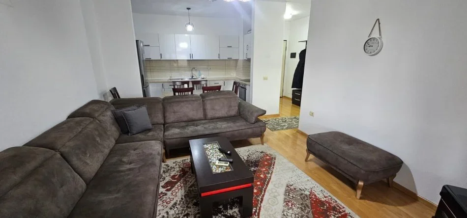 Tirane, jepet me qera apartament 2+1 Kati 4, 106 m² 500 € (Ali Demi)