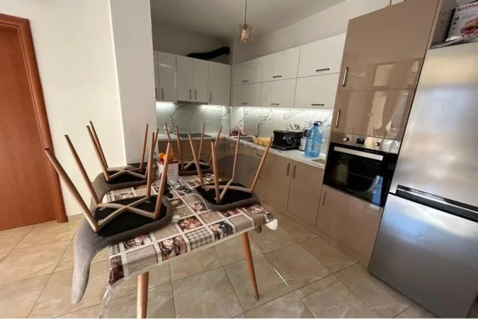 Tirane, jepet me qera apartament 2+1 Kati 5, 65 m² 400 € (Astir)