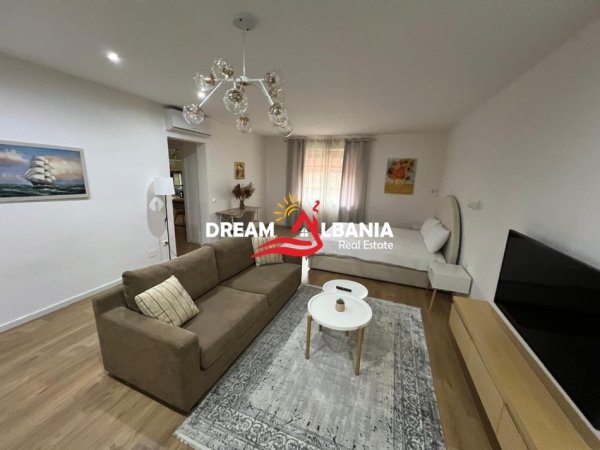 Tirane, jepet me qera apartament 1+1 Kati 2, 55 m² 55 € (Ne Qender te Tiranes, tek Rruga e Bogdaneve)