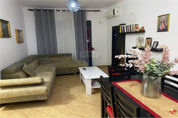 Tirane, jepet me qera apartament 2+1 Kati 4, 102 m² 450 € (Teodor Keko)
