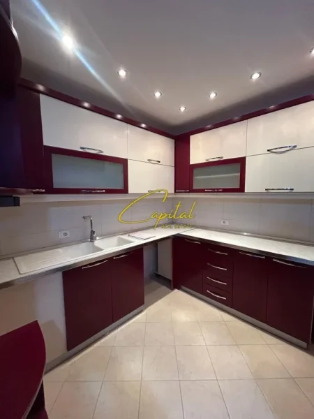Tirane, shitet apartament 2+1 Kati 3, 89 m² 128.000 € (FRESKU)