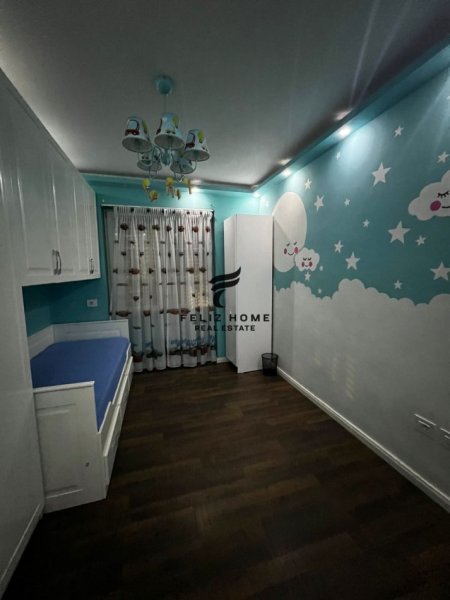 Tirane, jepet me qera apartament 1+1+Ballkon Kati 4, 80 m² 800 € (STACIONI TRENIT)