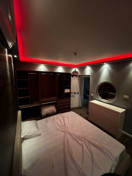Tirane, jepet me qera apartament 1+1+Ballkon Kati 4, 80 m² 800 € (STACIONI TRENIT)