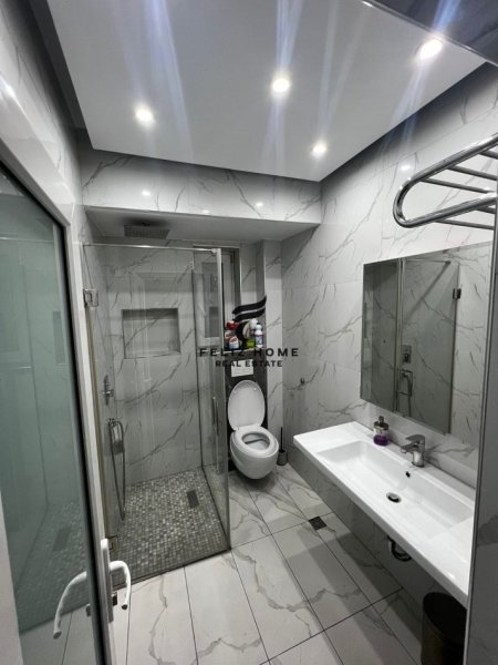Tirane, jepet me qera apartament 1+1+Ballkon Kati 4, 80 m² 800 € (STACIONI TRENIT)