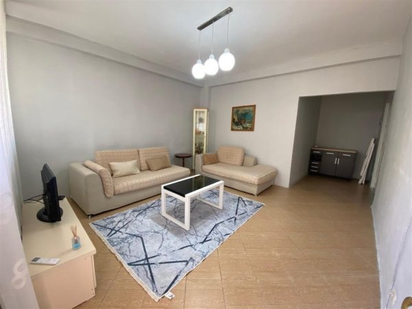 Tirane, jepet me qera shtepi 2+1+Ballkon Kati 1, 100 m² 500 € (Rruga e Dibres, prane Shkolles se Bashkuar.)