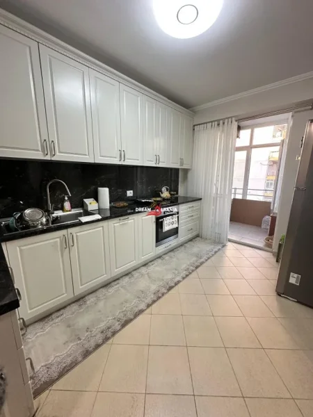 Tirane, shitet apartament 2+1+Ballkon Kati 4, 113 m² 265.000 € (Tek Selvia, Prane Shkolles Servete Maci)