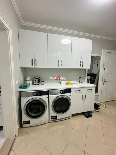 Tirane, shitet apartament 2+1+Ballkon Kati 4, 113 m² 265.000 € (Tek Selvia, Prane Shkolles Servete Maci)