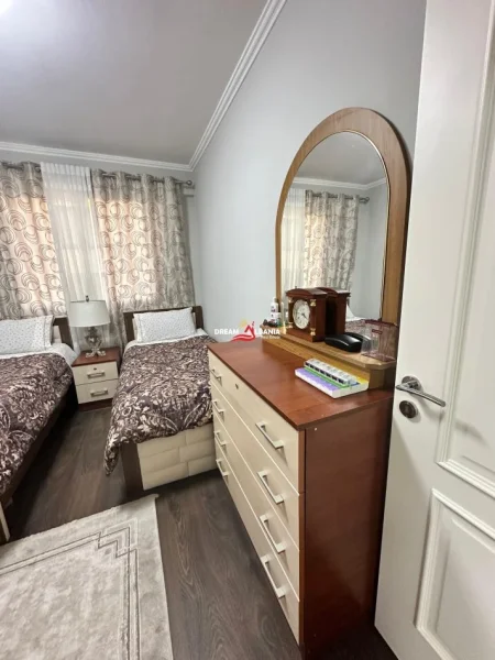 Tirane, shitet apartament 2+1+Ballkon Kati 4, 113 m² 265.000 € (Tek Selvia, Prane Shkolles Servete Maci)