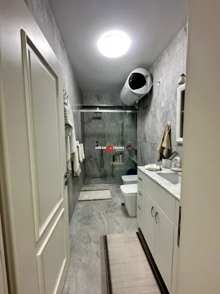 Tirane, shitet apartament 2+1+Ballkon Kati 4, 113 m² 265.000 € (Tek Selvia, Prane Shkolles Servete Maci)