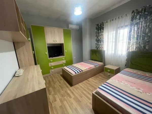Tirane, jepet me qera Vile 3+1+Ballkon Kati 3, 495 m² 1.350 € (Rruga Jordan Misja)