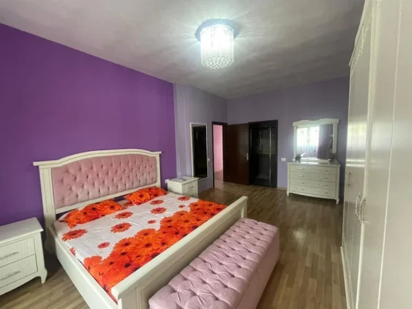 Tirane, jepet me qera Vile 3+1+Ballkon Kati 3, 495 m² 1.350 € (Rruga Jordan Misja)