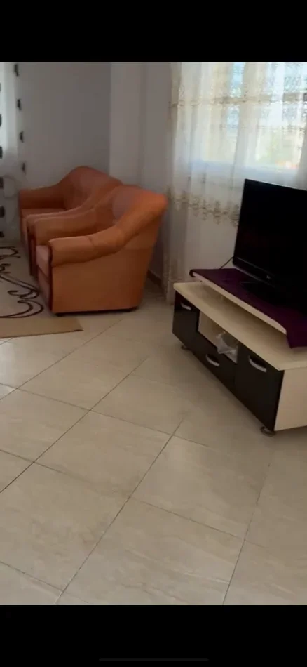 Tirane, jap me qera shtepi 2+1 Kati 3, 70 m² 300 € (Idriz dollaku)