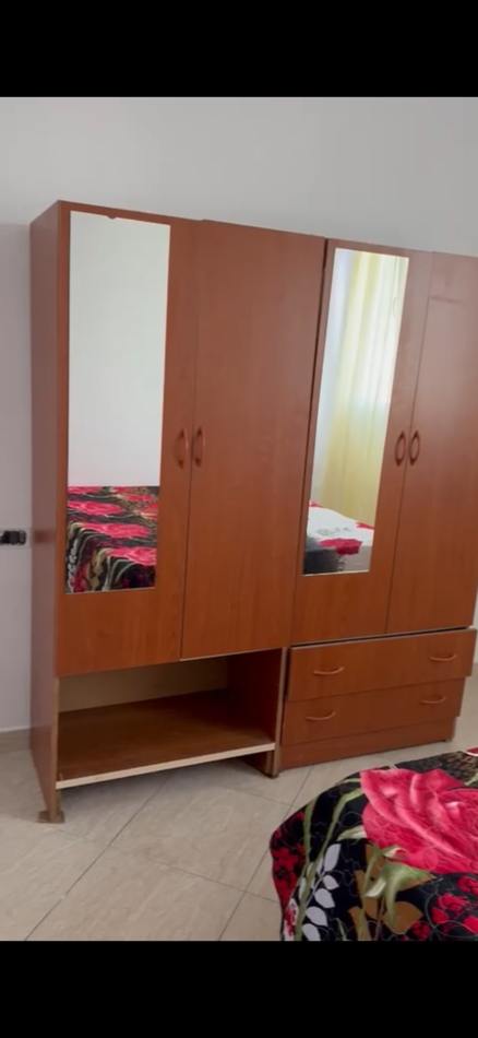 Tirane, jap me qera shtepi 2+1 Kati 3, 70 m² 300 € (Idriz dollaku)