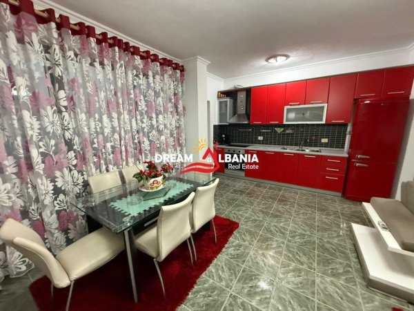 Tirane, jepet me qera apartament 2+1+Ballkon Kati 1, 130 m² 700 € (Prane Universitetit Mesdhetar – 21 Dhjetori)