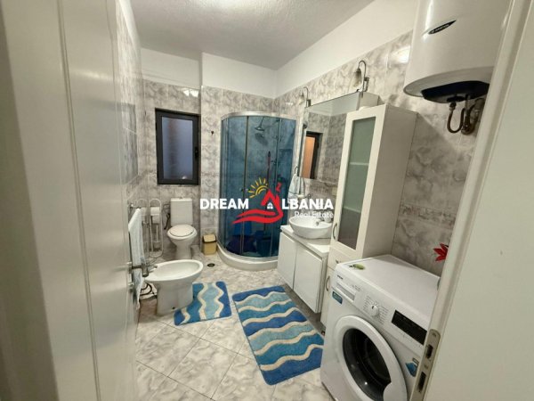 Tirane, jepet me qera apartament 2+1+Ballkon Kati 1, 130 m² 700 € (Prane Universitetit Mesdhetar – 21 Dhjetori)