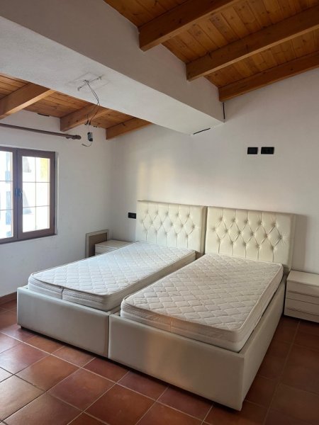 Tirane, jepet me qera apartament 1+1+Ballkon Kati 3, 60 m² 480 € (Rruga E DIBRES , prane viles Gold)