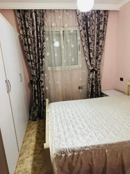 Tirane, jepet me qera apartament 2+1+Ballkon Kati 5, 80 m² 650 € (21 DHJETORI)